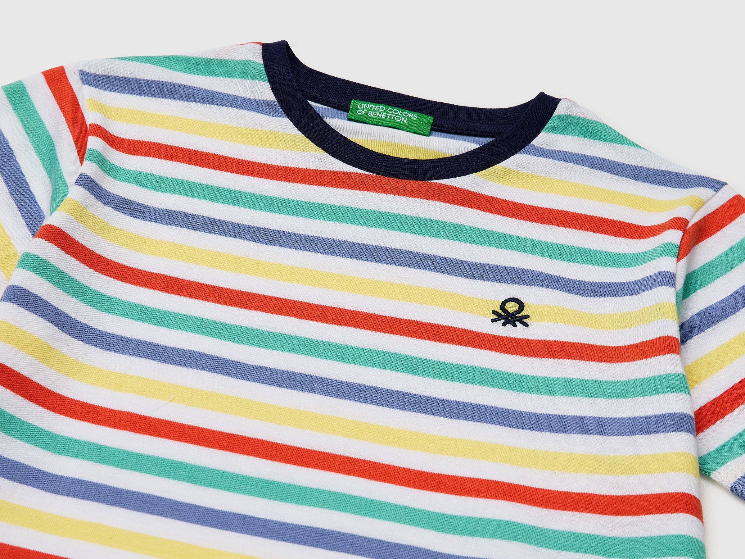 Camiseta infantil de rayas multicolor – United Colors of Benetton - Entrega Inmediata