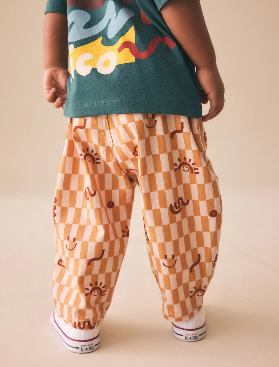 Pantalón amarillo con solcitos