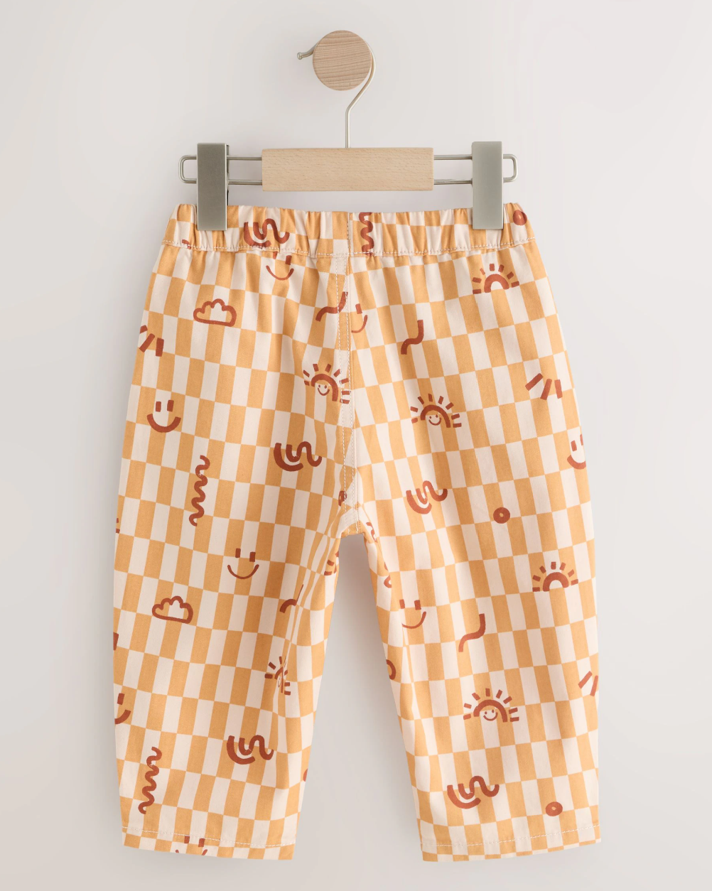 Pantalón amarillo con solcitos