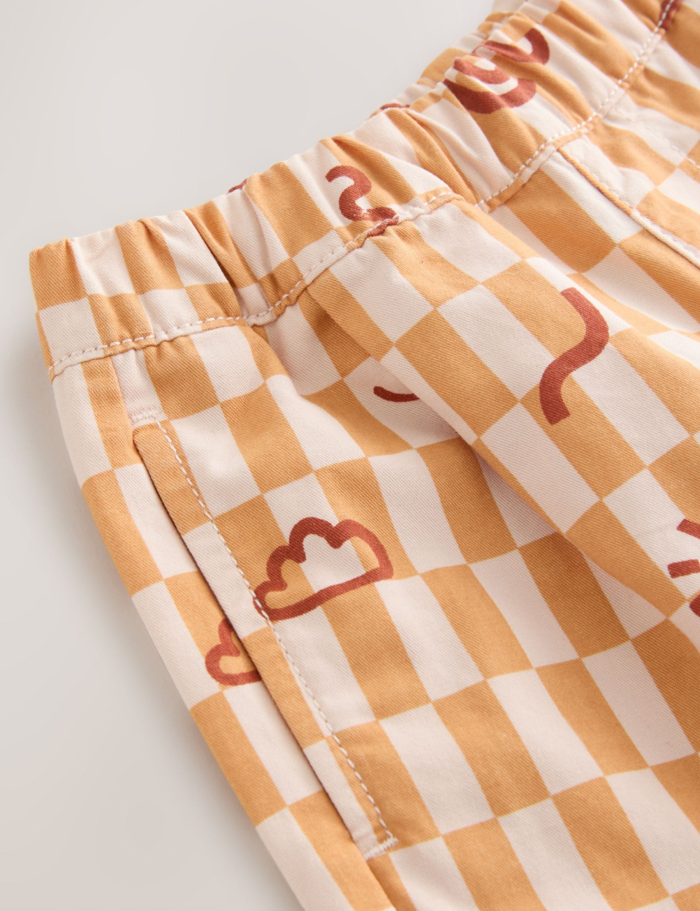 Pantalón amarillo con solcitos