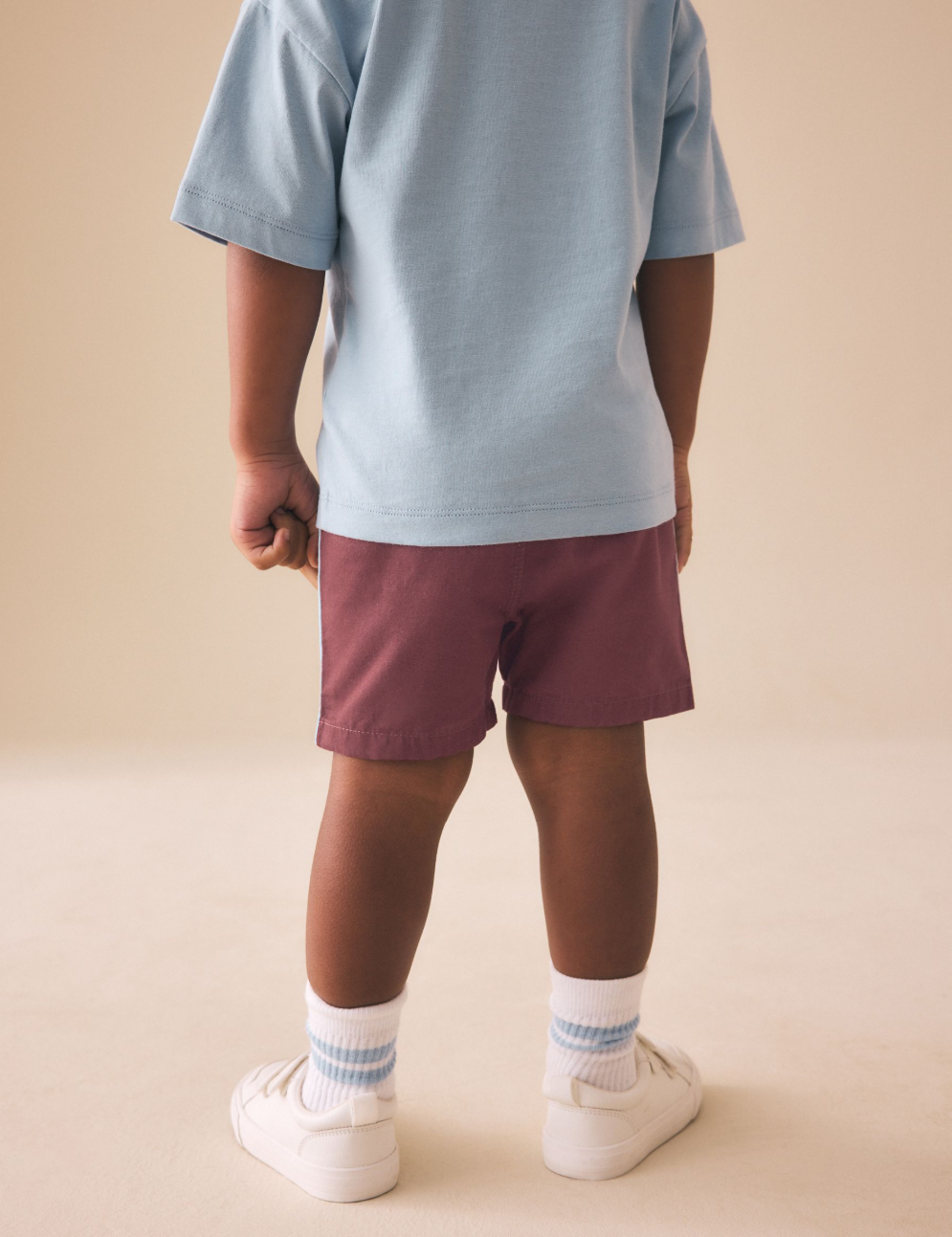 Short infantil con franjas laterales